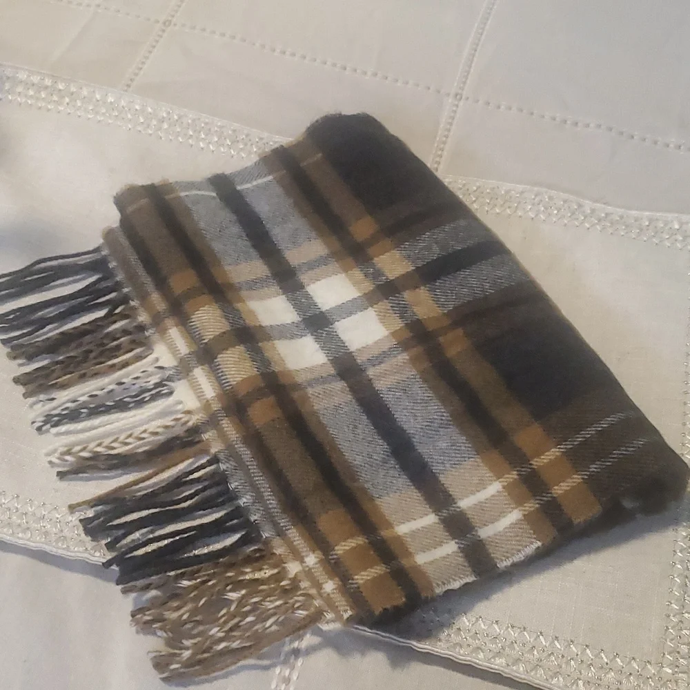 Bass Checkered Scarf in Black and Cream - Picture 6 of 6